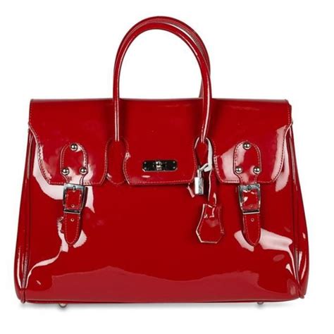 Sac vernis rouge .